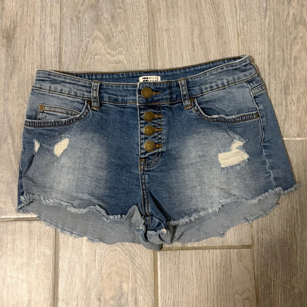 LIKE NEW! Women's Billabong Distressed, Button Fly Jean Shorts - 26 - Picture 2 of 7
